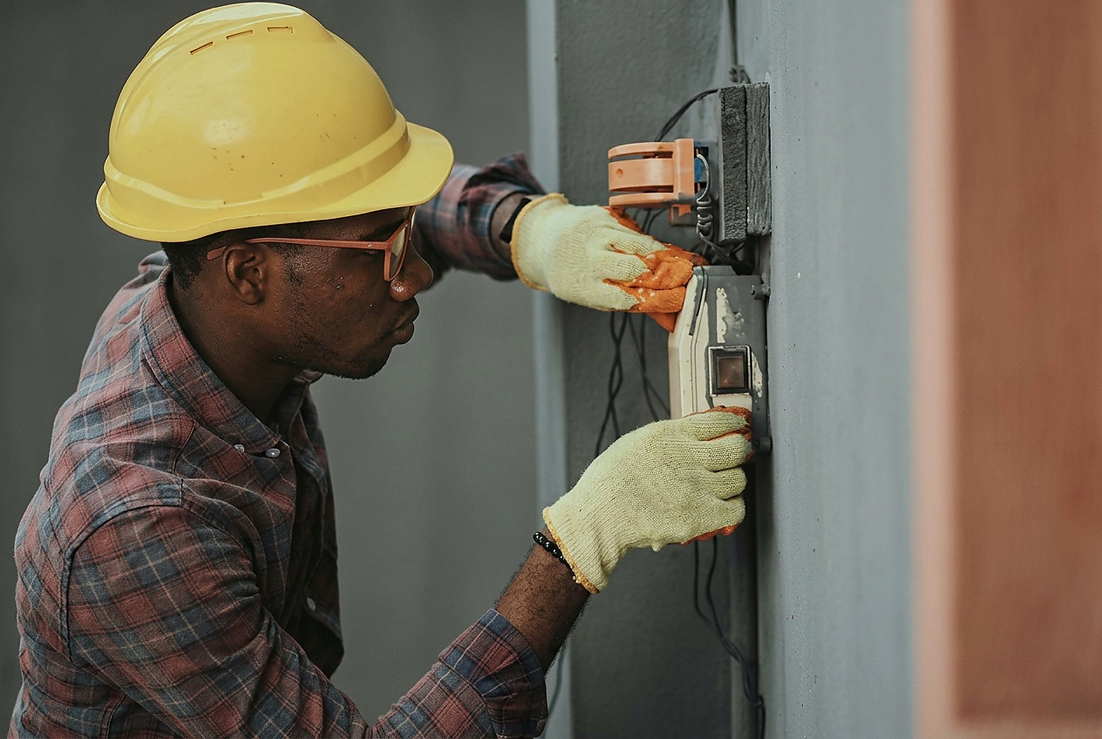 How to Effectively Lead an Electrical Team